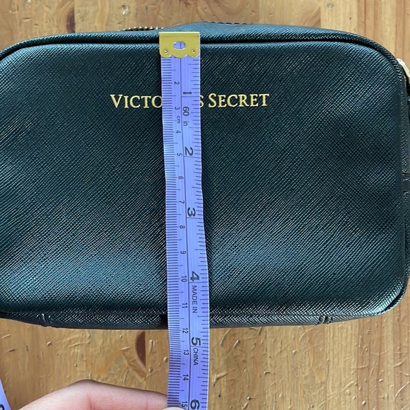 VICTORIA’S SECRET small crossbody bag - Picture 6 of 6